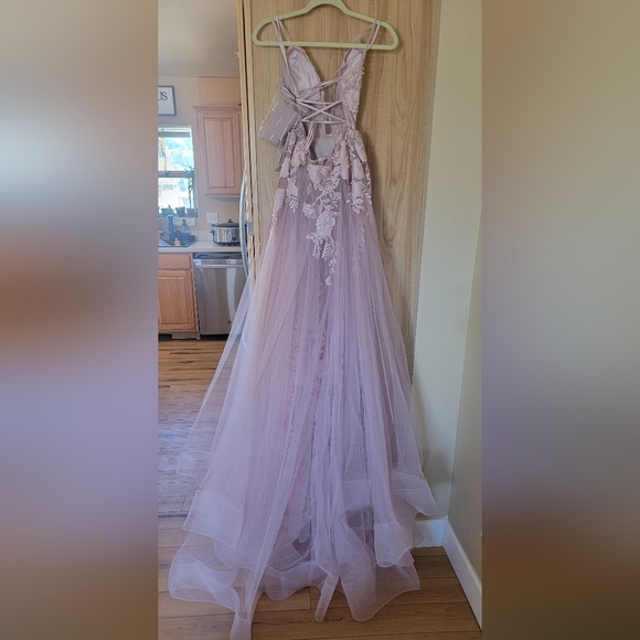 Lace Aplique Deep V Neck Trumpet Gown, size 6, Prom dress - Picture 16 of 16